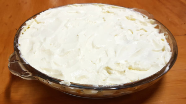 Spread banoffee pie cream layer over bananas