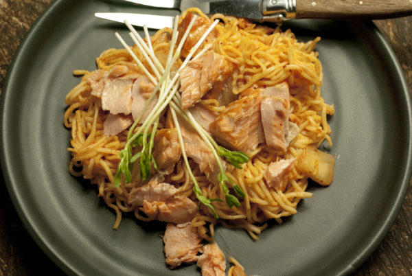 SALMON WITH KIMCHI NOODLES (4)